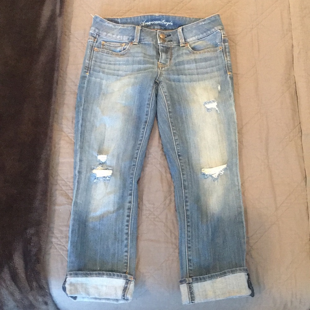 American eagle light wash capris